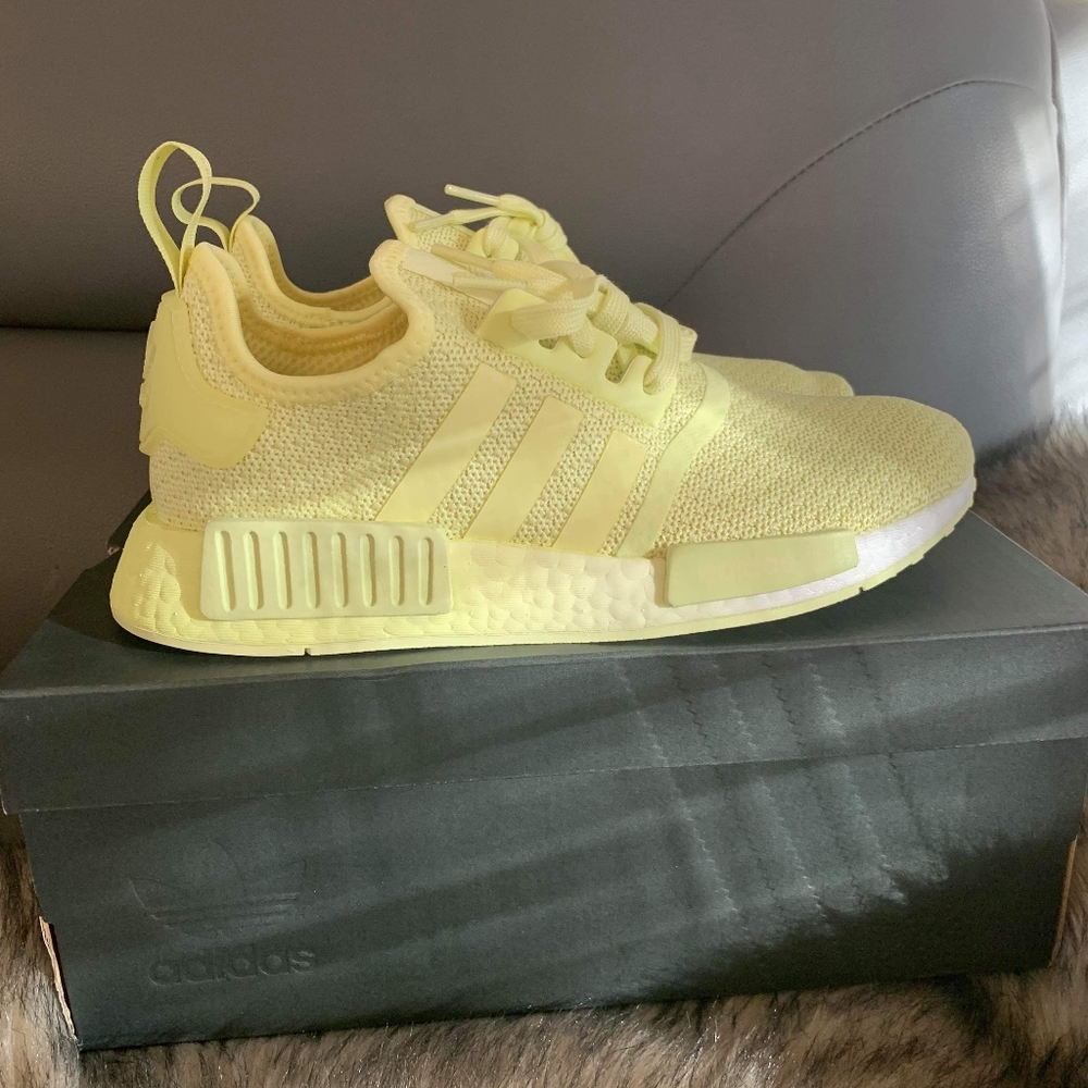 ❤️RESTOCK ❤ ADIDAS NMD_R1 YELLOW TINT OMBRE SHOES - Picture 3 of 12